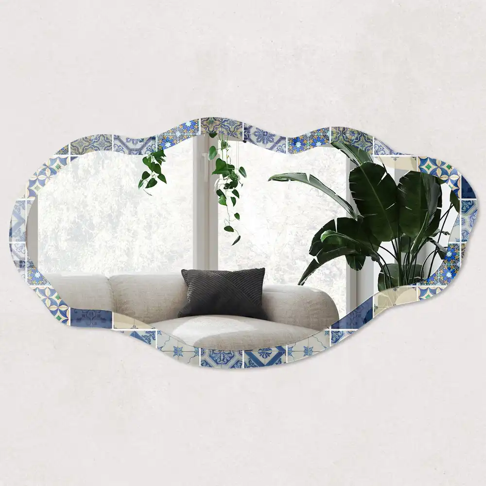 Nieregularne lustro z nadrukiem w stylu płytek azulejos