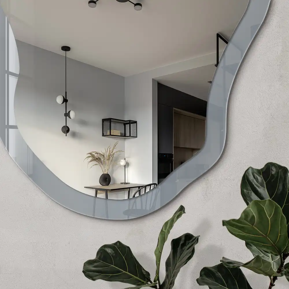 Nieregularne lustro z nadrukiem w kolorze millennial grey
