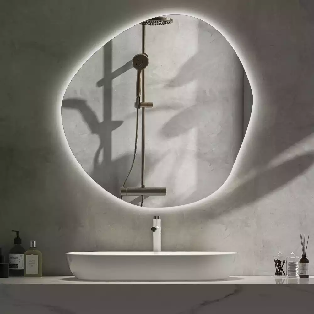 Nieregularne lustro podświetlane w stylu minimalistycznym na ścianę