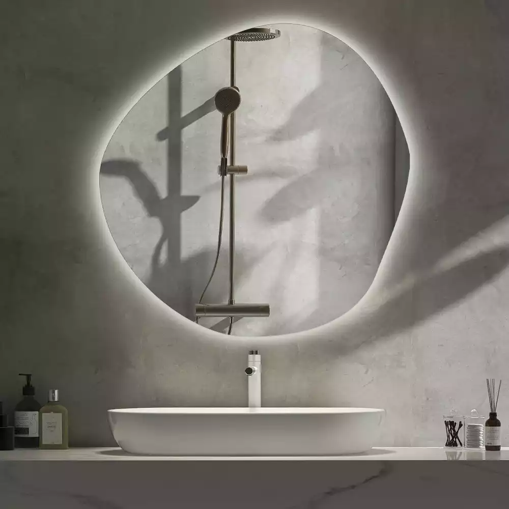 Nieregularne lustro podświetlane w stylu minimalistycznym na ścianę