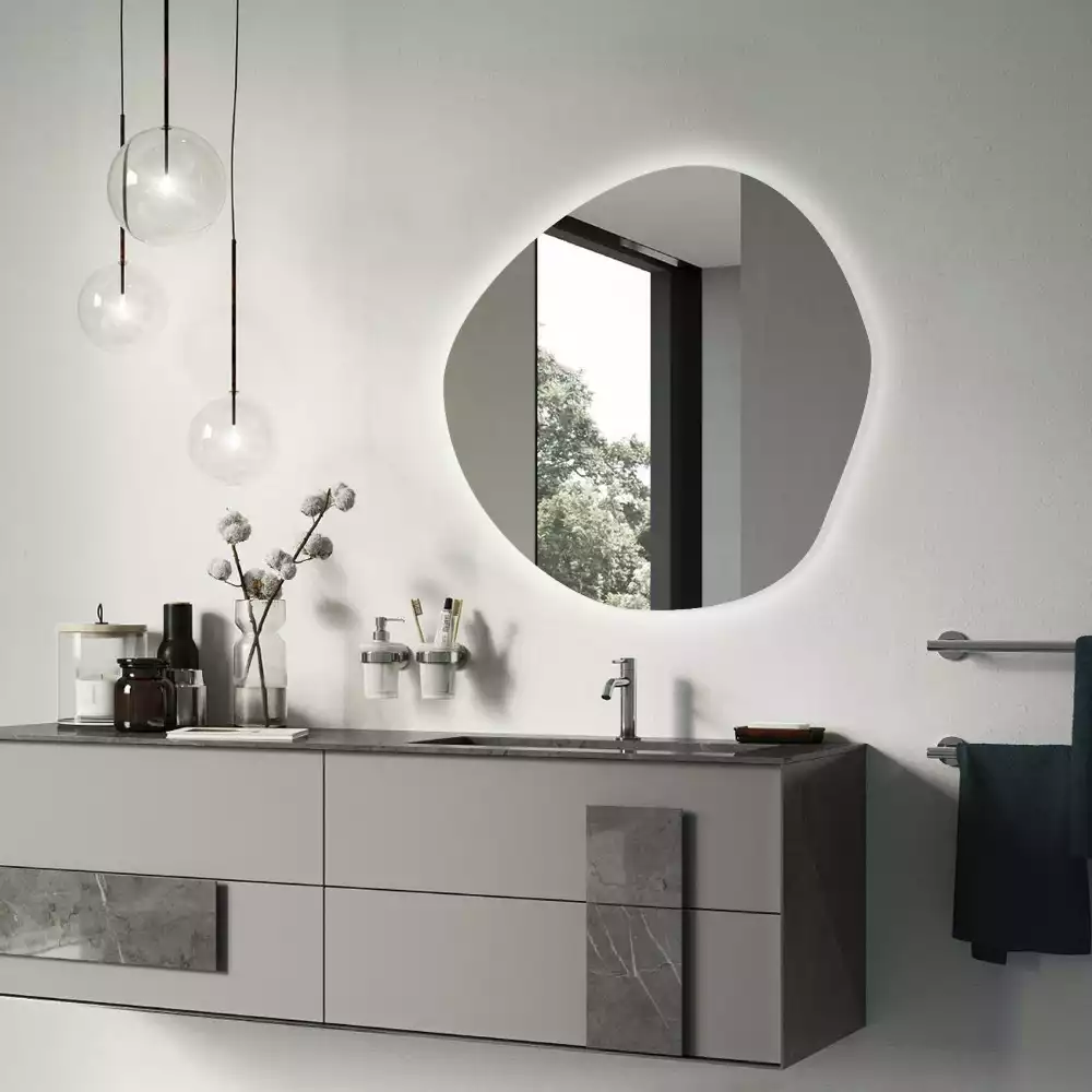 Nieregularne lustro podświetlane w stylu minimalistycznym na ścianę