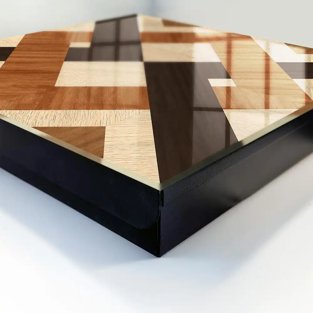 Szafeczka na klucze z geometrycznym wzorem w kolorach beżu, brązu i czerni