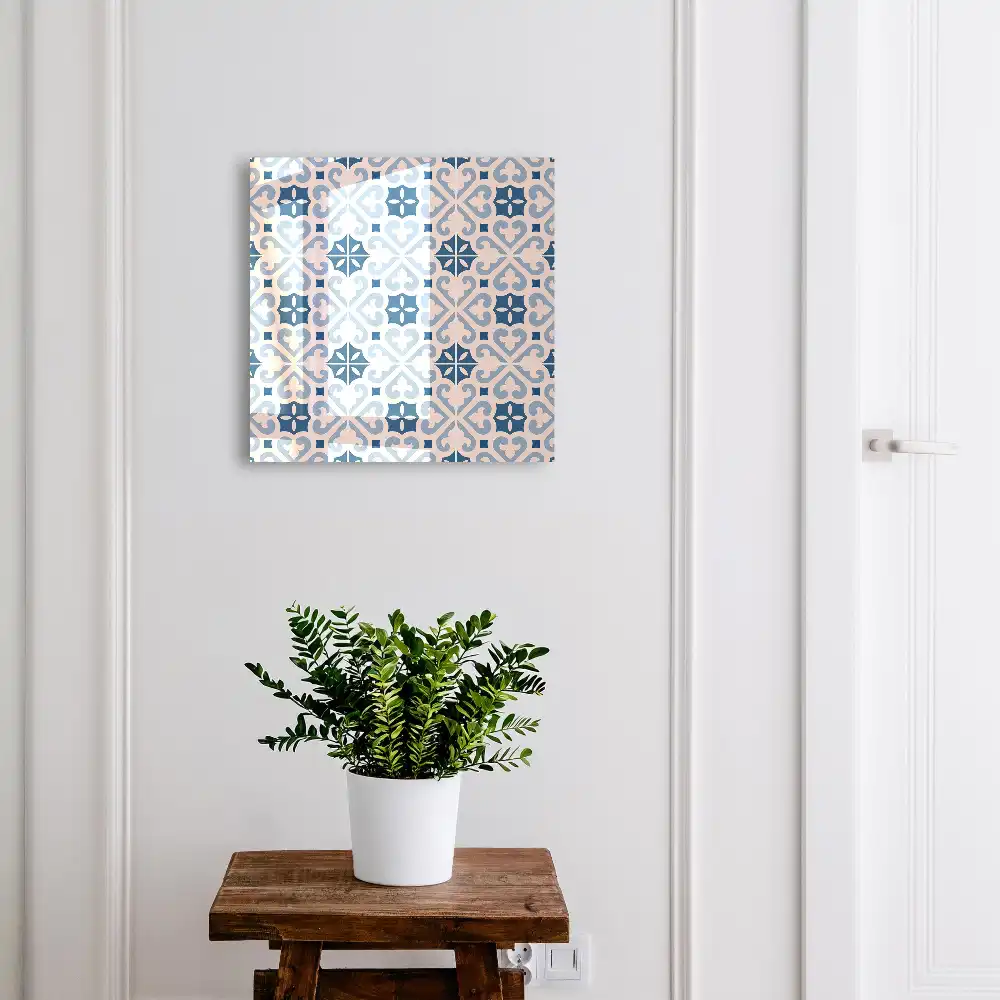 Szafka na klucze z geometrycznym wzorem w stylu vintage