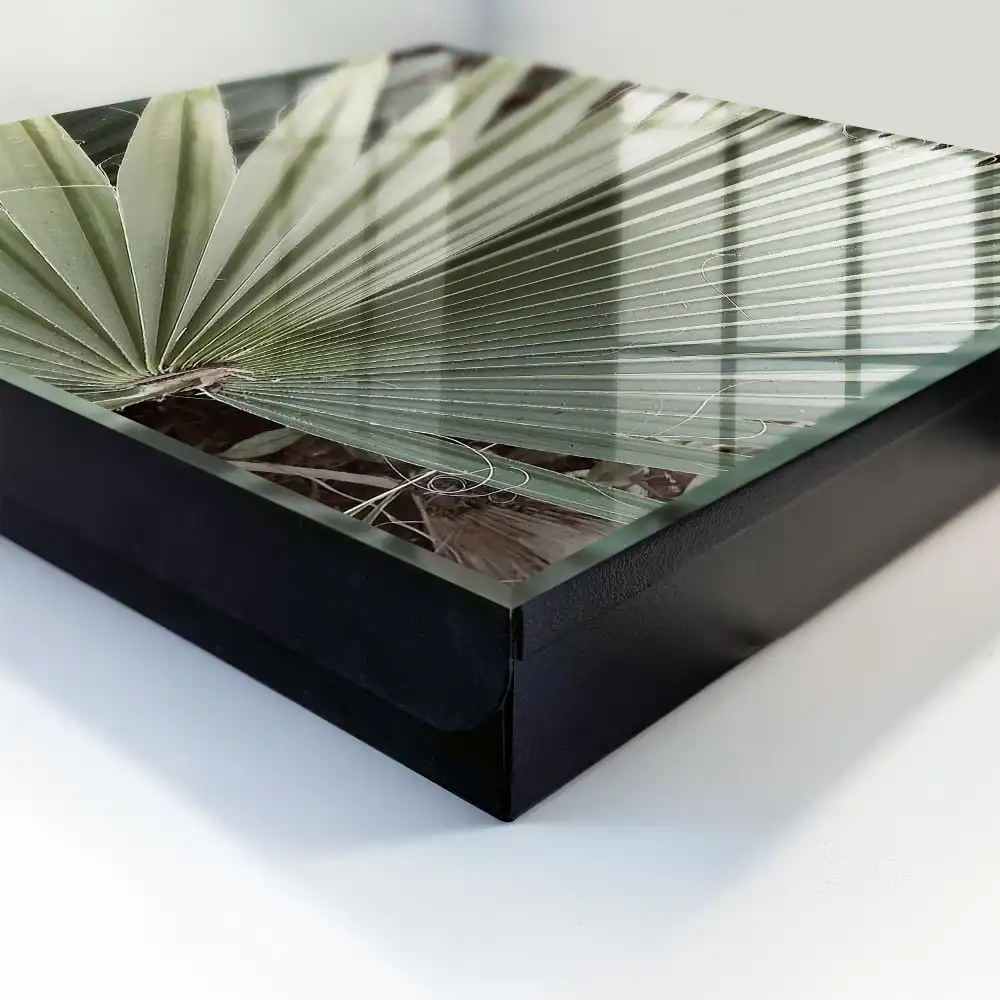 Szafeczka na klucze symetryczne linie palmy dodają elegancji