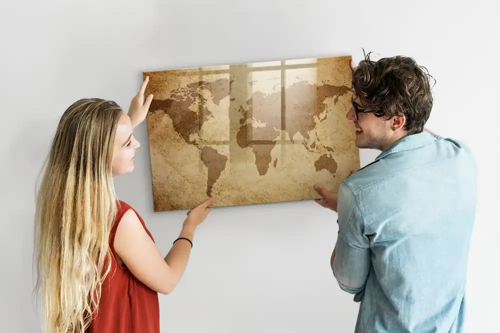 Tablica magnetyczna suchościeralna stara mapa świata w tle