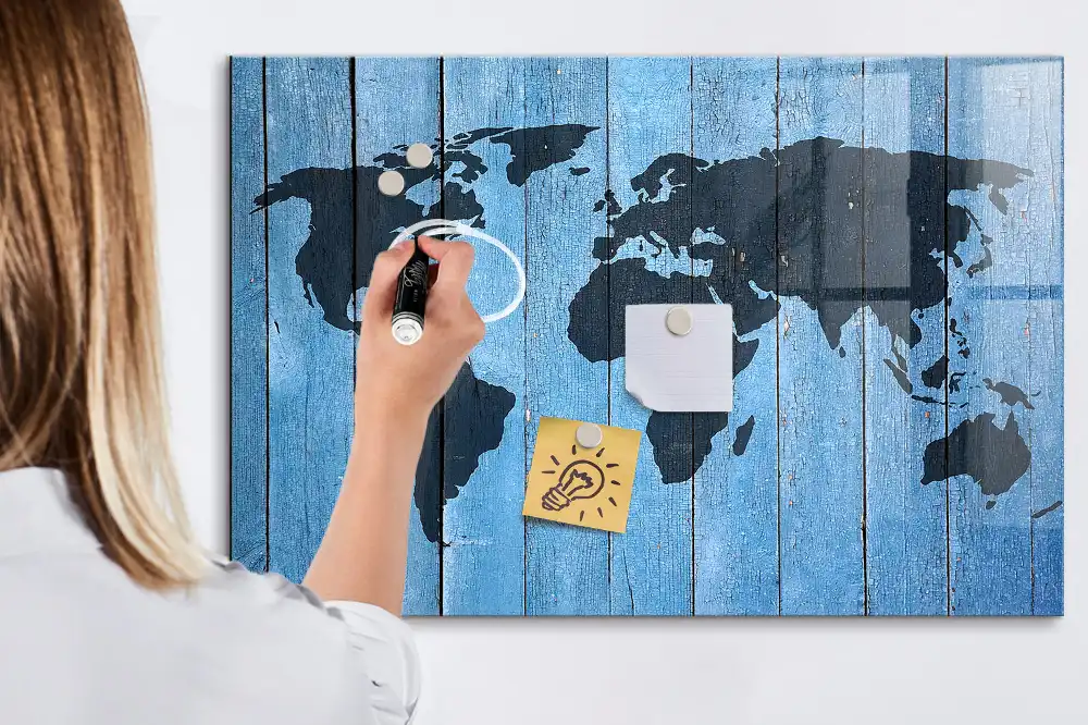 Tablica magnetyczna z pisakiem mapa świata na drewnie