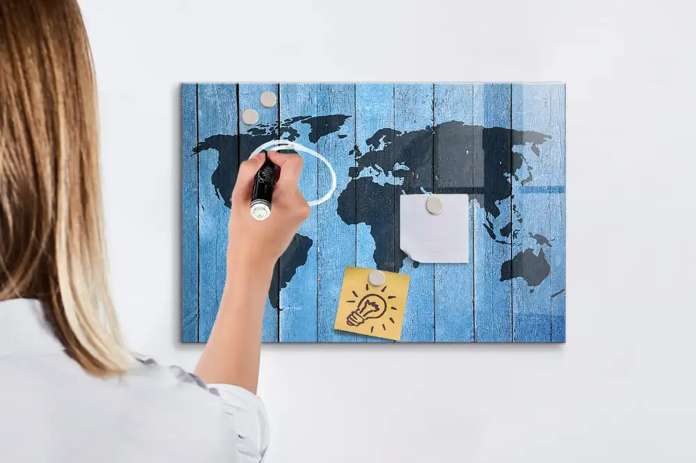 Tablica magnetyczna z pisakiem mapa świata na drewnie