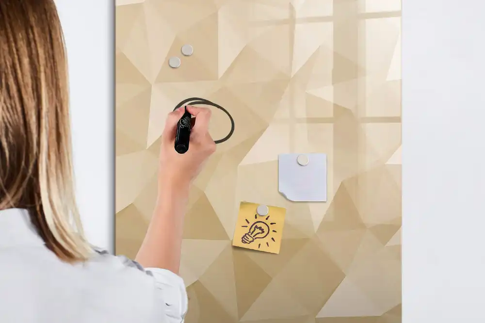 Tablica suchościeralna magnetyczna geometryczne ostrosłupy w tle