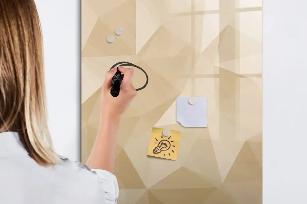 Tablica suchościeralna magnetyczna geometryczne ostrosłupy w tle