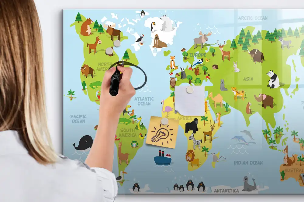 Tablica suchościeralna magnetyczna mapa świata ze zwierzętami