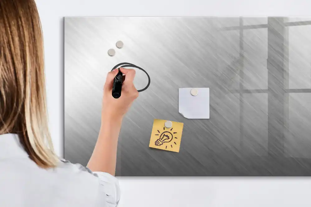 Tablica suchościeralna magnetyczna metalowa ściana