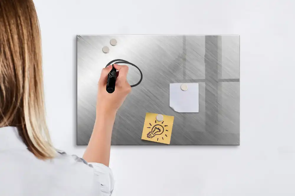 Tablica suchościeralna magnetyczna metalowa ściana