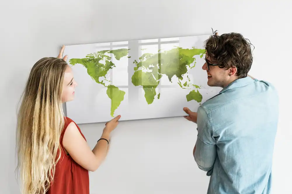 Tablica magnetyczna z pisakiem rozmyta mapa świata akwarelą