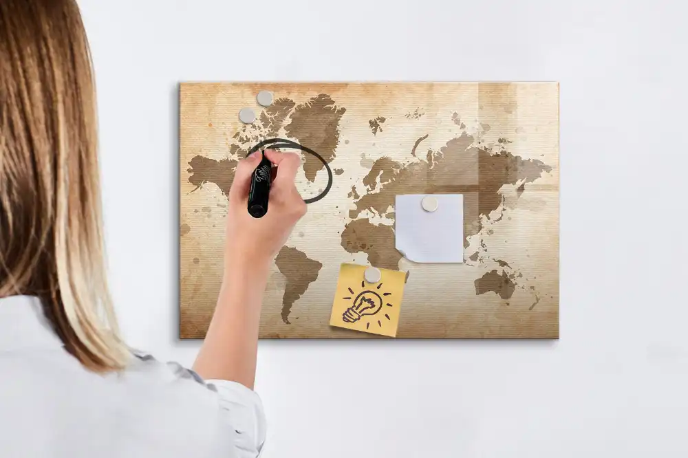 Tablica do rysowania magnetyczna ilustrowana mapa świata