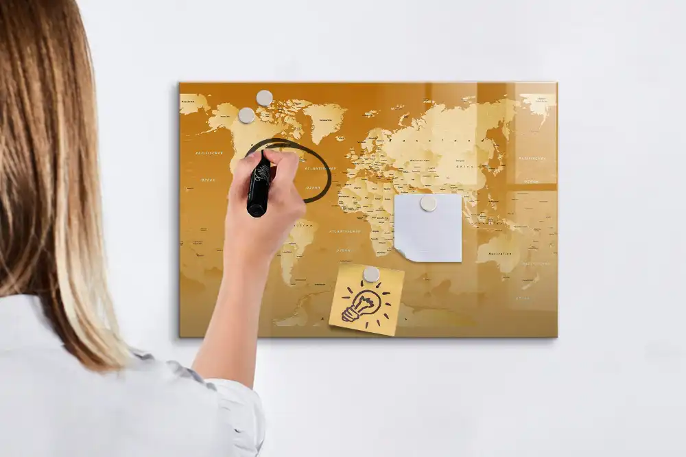 Tablica magnetyczna z pisakiem współczesna mapa świata