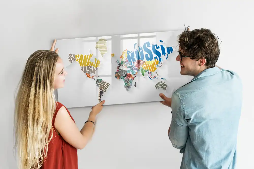 Tablica do rysowania magnetyczna napisy tworzące mapę świata