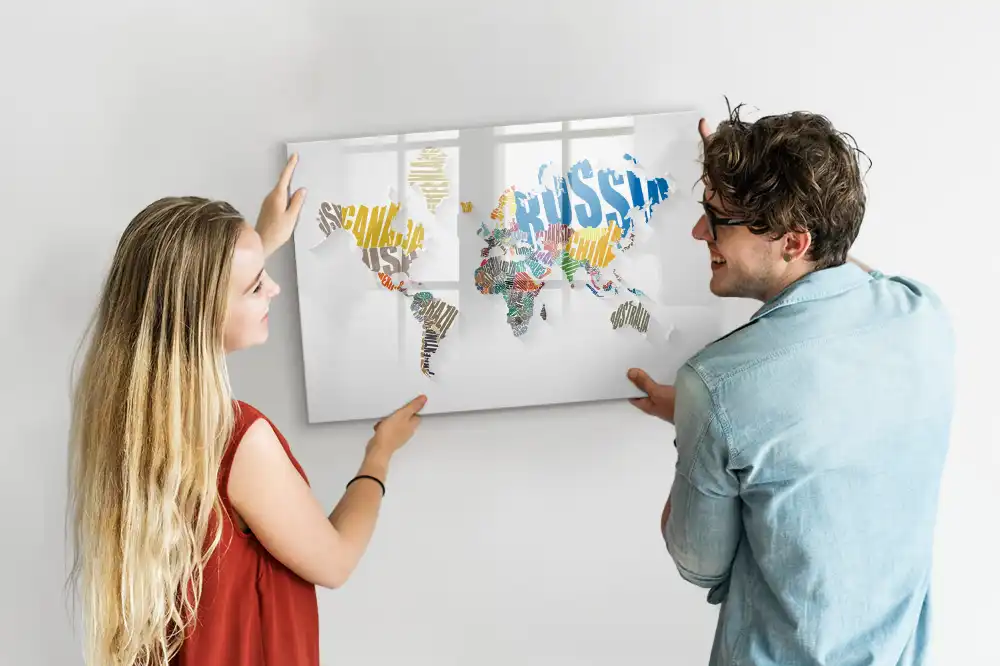 Tablica do rysowania magnetyczna napisy tworzące mapę świata