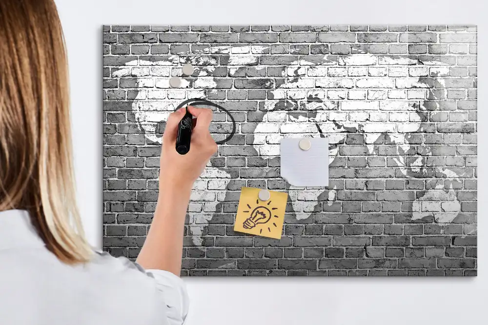 Tablica suchościeralna magnetyczna mapa świata na cegłach