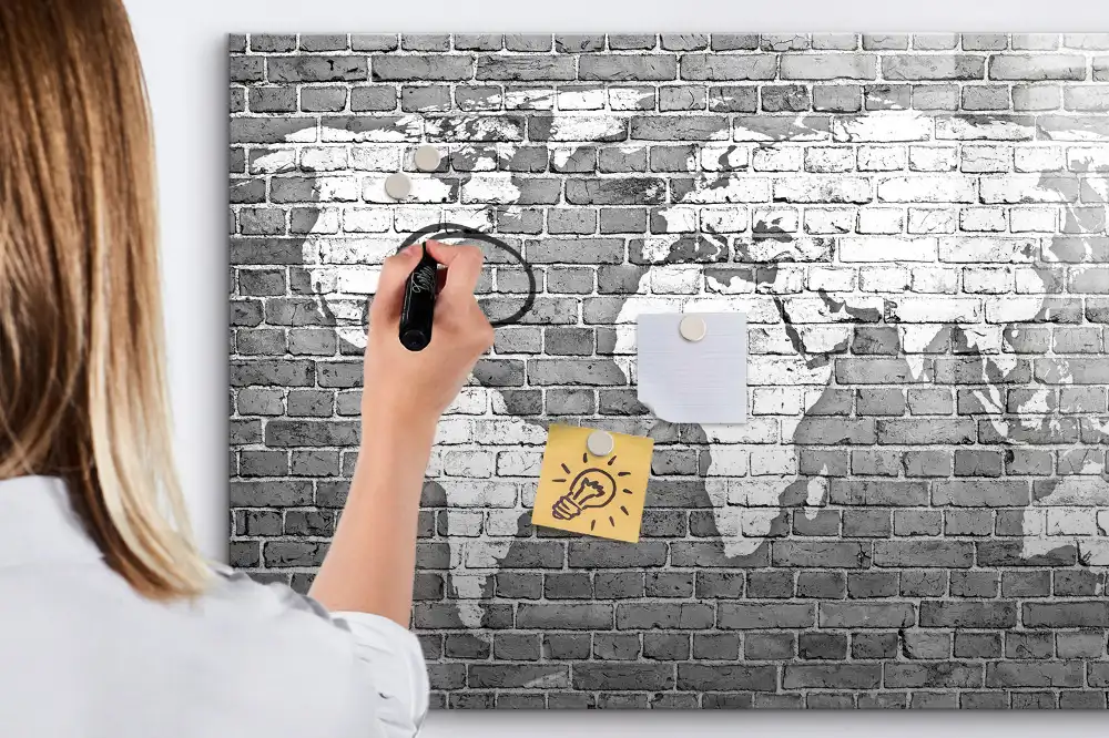 Tablica suchościeralna magnetyczna mapa świata na cegłach