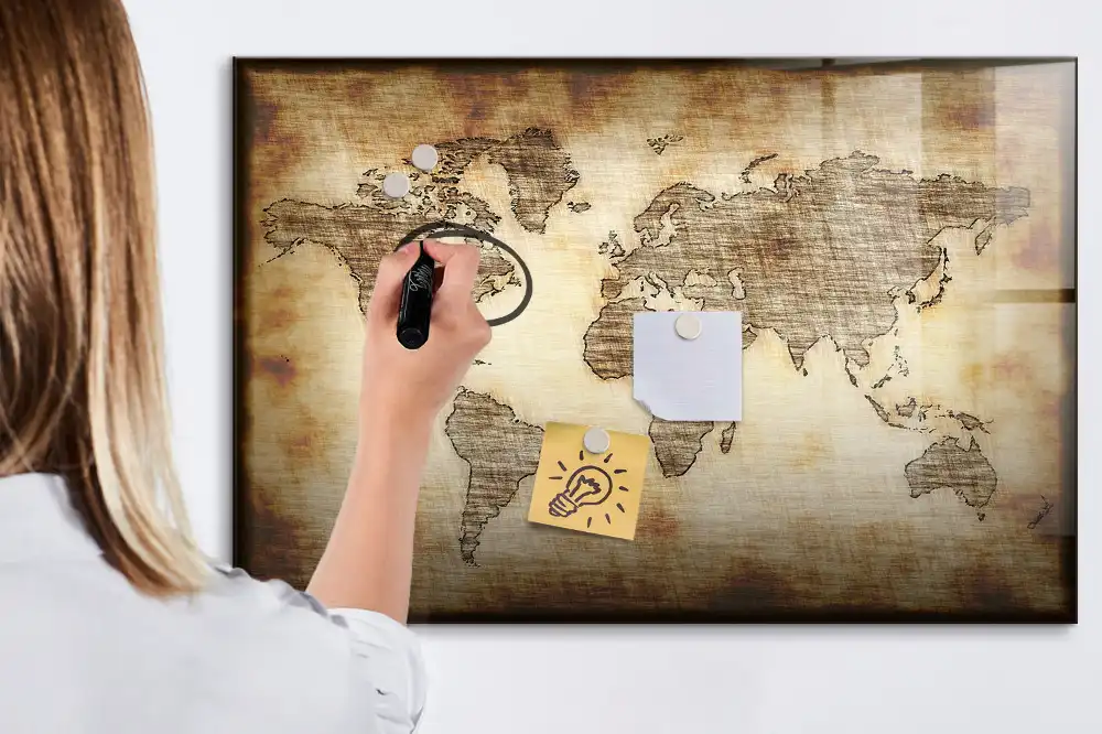 Tablica magnetyczna do pisania stara mapa świata w tle