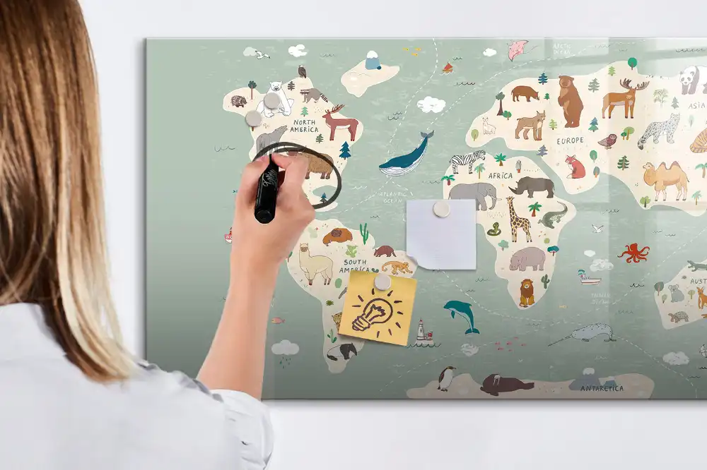 Tablica suchościeralna magnetyczna atlas świata ze zwierzątkami