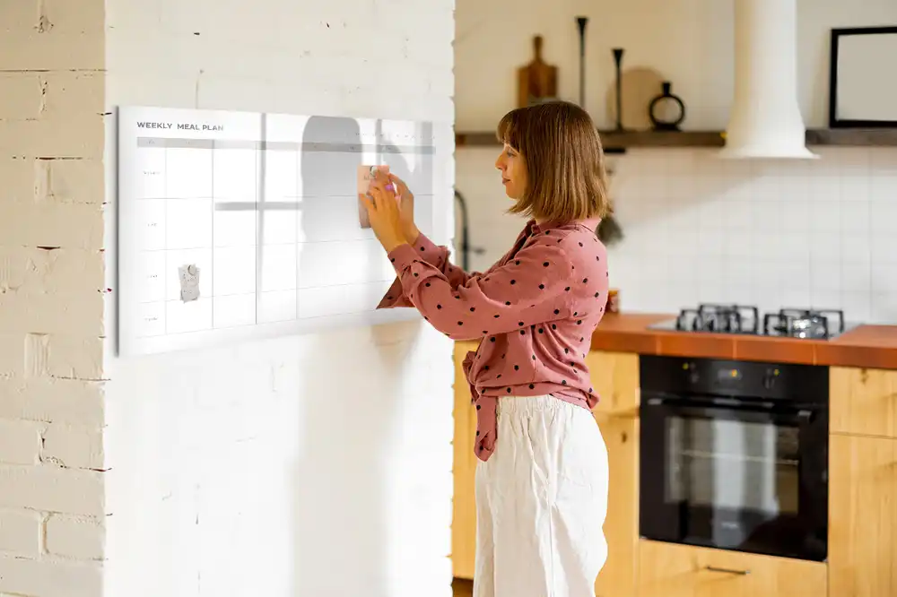 Tablica suchościeralna magnetyczna minimalistyczny rozkład dań