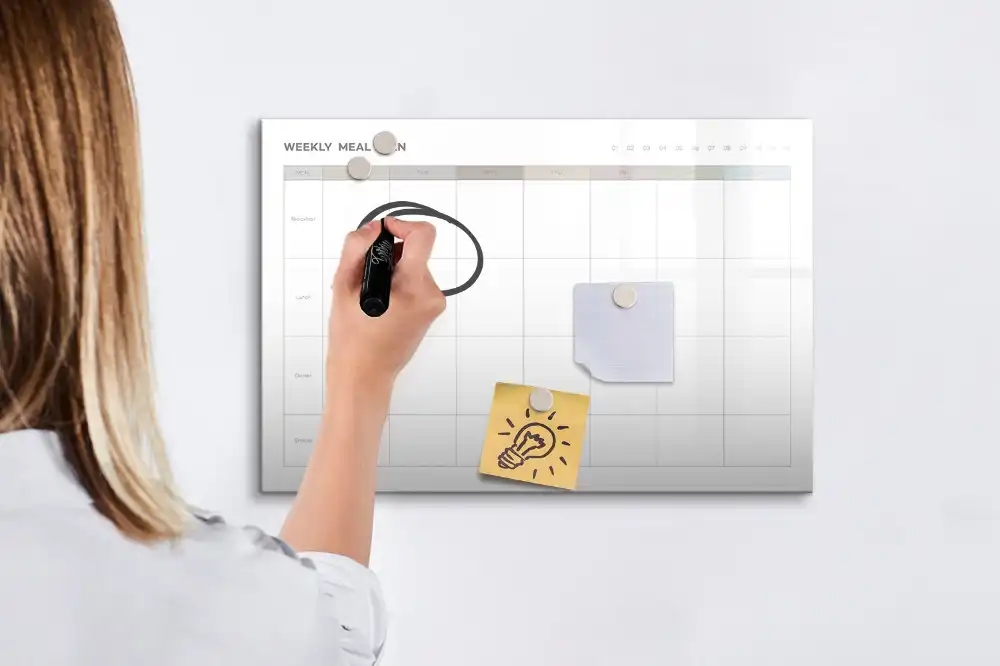 Tablica suchościeralna magnetyczna minimalistyczny rozkład dań