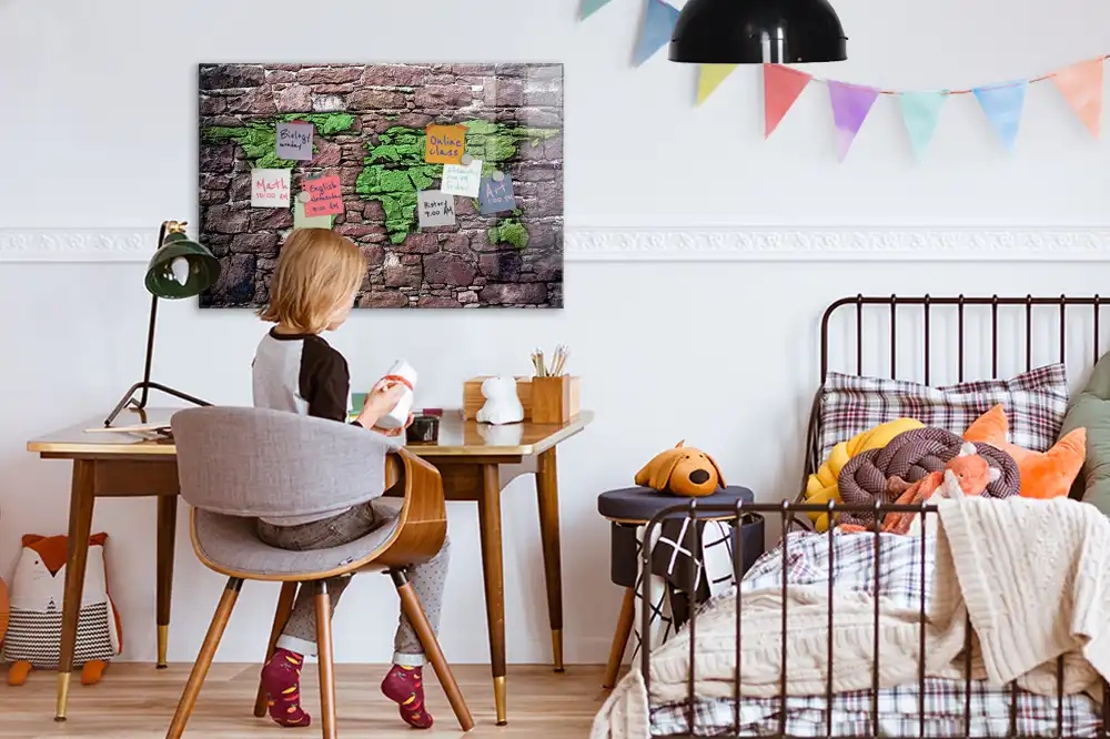 Tablica magnetyczna na ścianę świat na tle cegieł